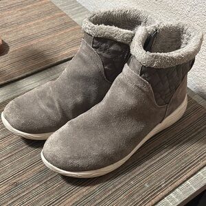 Cozy Leni Baretrap Gray Suede Ankle Boots